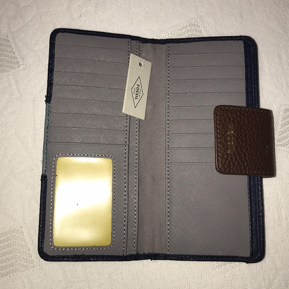 ❌SOLD❌Fossil Wallet - Picture 3 of 3